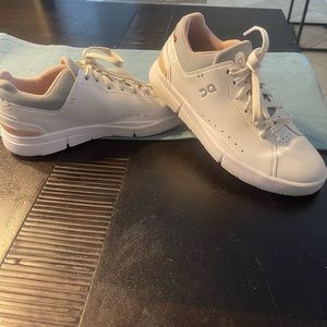 OC The Roger tennis shoe. Size 7.5. Like new. Just do not wear them. Paid $140.